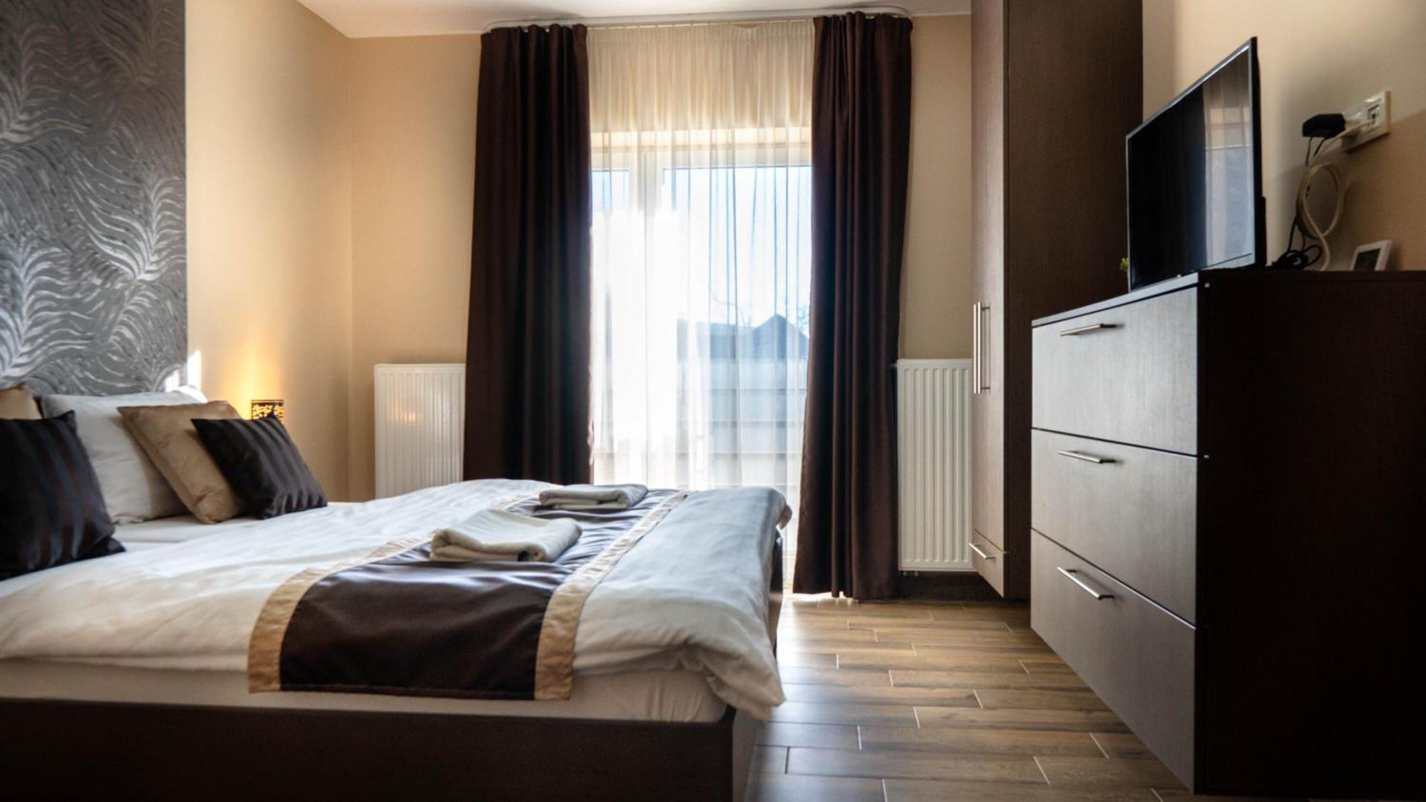Family Apartman Eplény Eksteriør billede